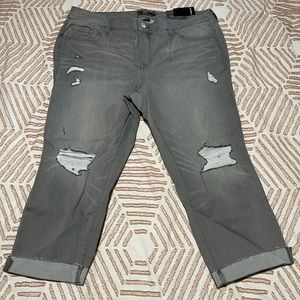 Cropped boyfriend jeans